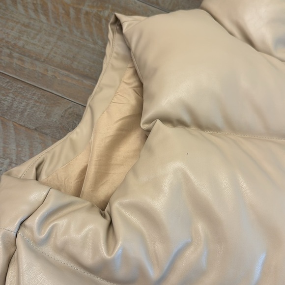 OLIVACEOUS liza faux leather cropped puffer vest in tan - Picture 3 of 11